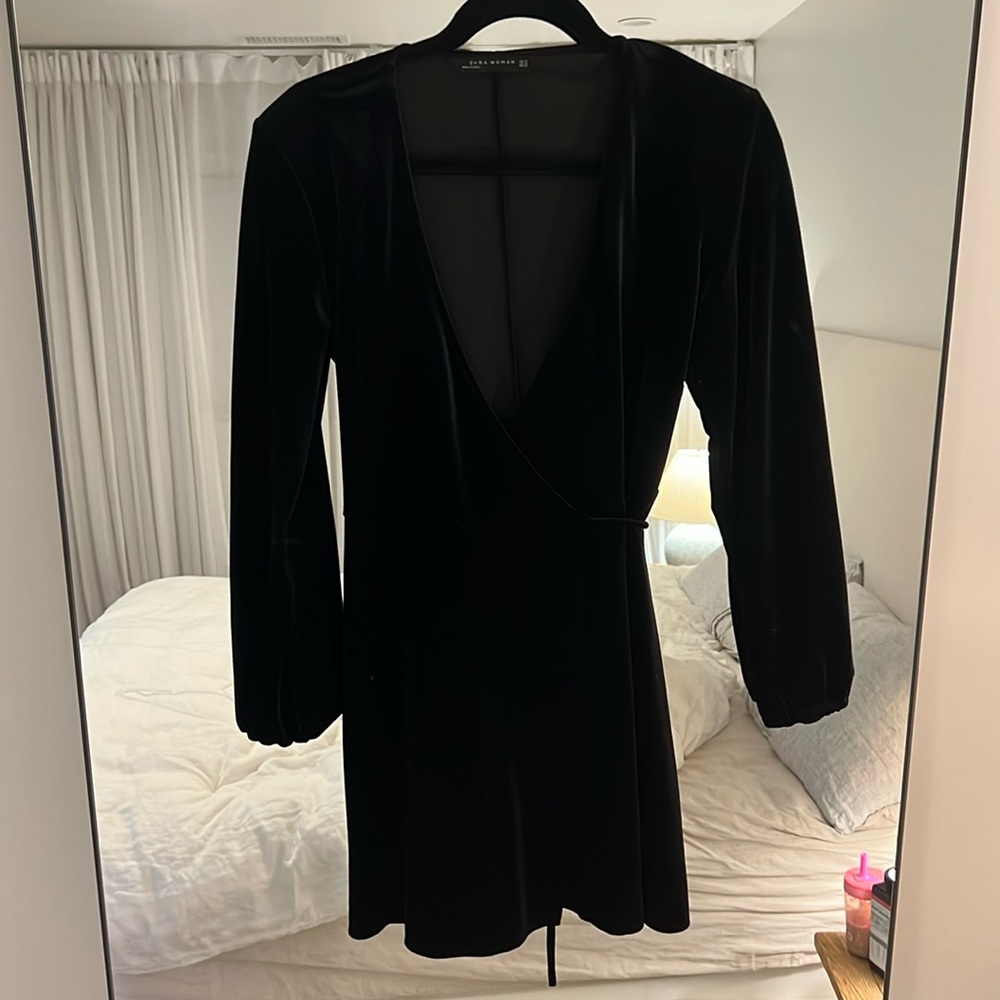 Zara Sz XS velvet mini with drop v neckline
